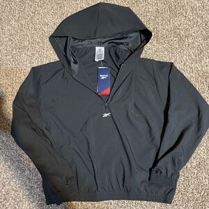 🏋️‍♀️ Reebok Women’s Pullover – Size Medium